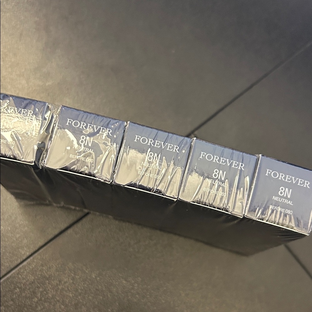 Dior Forever Foundation - 8N set of 5 - Picture 3 of 4